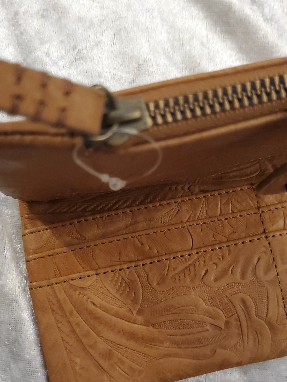 Classic Embossed Genuine Leather Wallet - Tan NWOT - Picture 12 of 17
